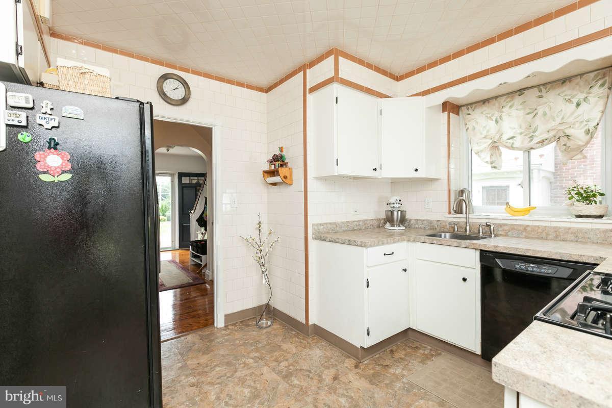 7405 York Road Towson, MD 21204 - Photo 11 of 30 Kitchen