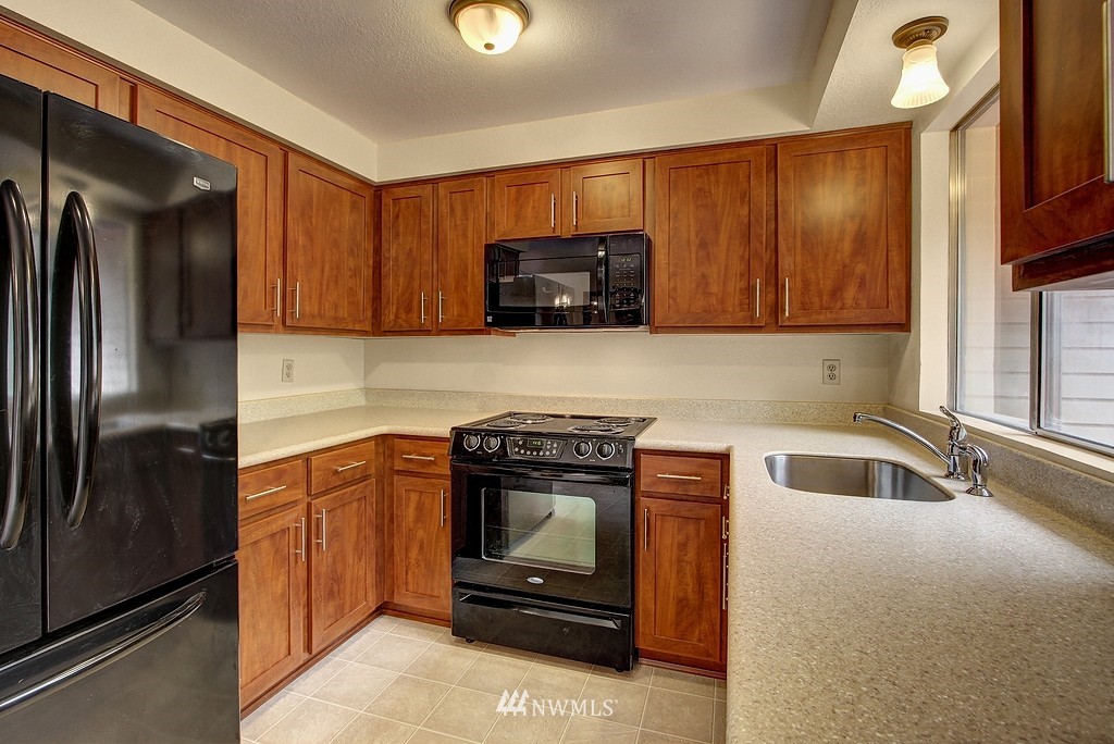 12909 Southeast 160th Street Renton, WA 98058 - Photo 5 of 19 Gallery Image 5