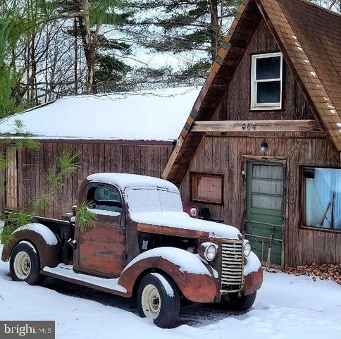 404 North Maple Road Mount Jackson, VA 22842 - Photo 2 of 10 a view of a car park in front of house