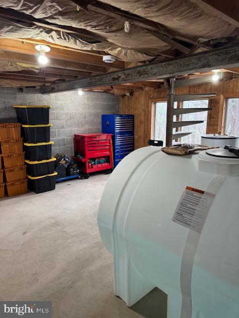 404 North Maple Road Mount Jackson, VA 22842 - Photo 10 of 10 a bed room with a bed and a computer