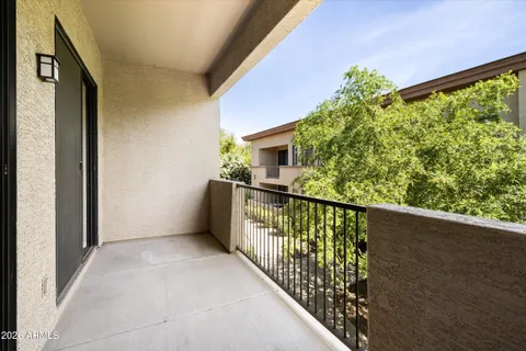 $299,000 | 3330 South Gilbert Road, Unit 2027, Chandler, AZ 85286