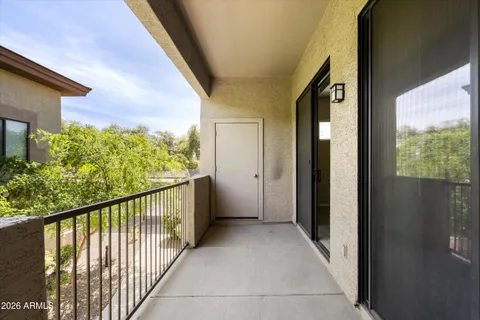 $299,000 | 3330 South Gilbert Road, Unit 2027, Chandler, AZ 85286
