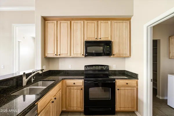 $299,000 | 3330 South Gilbert Road, Unit 2027, Chandler, AZ 85286