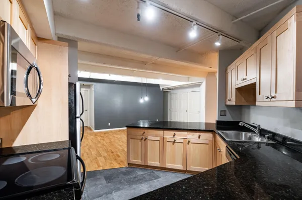 $359,900 | 270 East Highland Avenue, Unit 916, Milwaukee, WI 53202