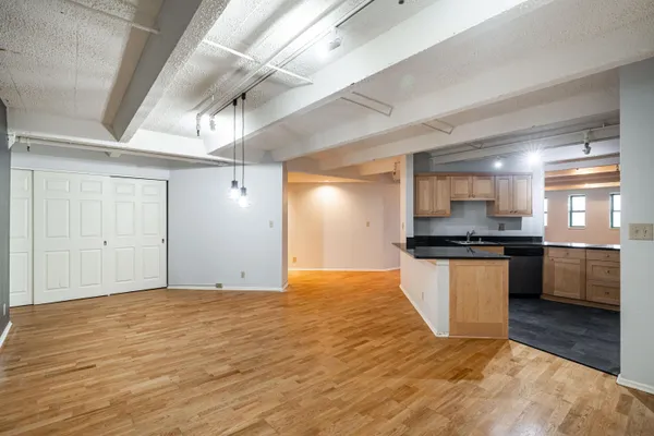 $359,900 | 270 East Highland Avenue, Unit 916, Milwaukee, WI 53202