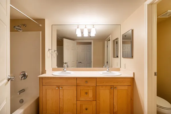 $359,900 | 270 East Highland Avenue, Unit 916, Milwaukee, WI 53202