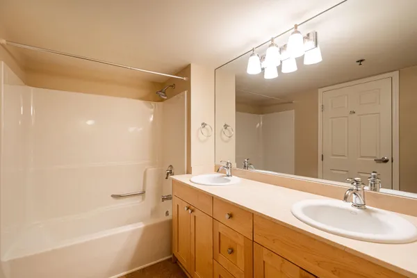 $359,900 | 270 East Highland Avenue, Unit 916, Milwaukee, WI 53202