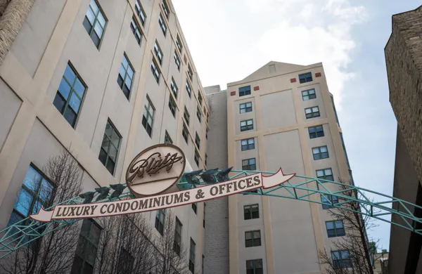 $359,900 | 270 East Highland Avenue, Unit 916, Milwaukee, WI 53202