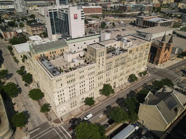 $359,900 | 270 East Highland Avenue, Unit 916, Milwaukee, WI 53202