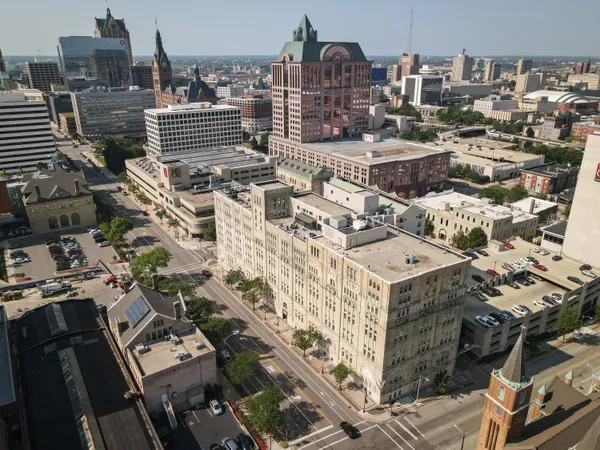 $359,900 | 270 East Highland Avenue, Unit 916, Milwaukee, WI 53202