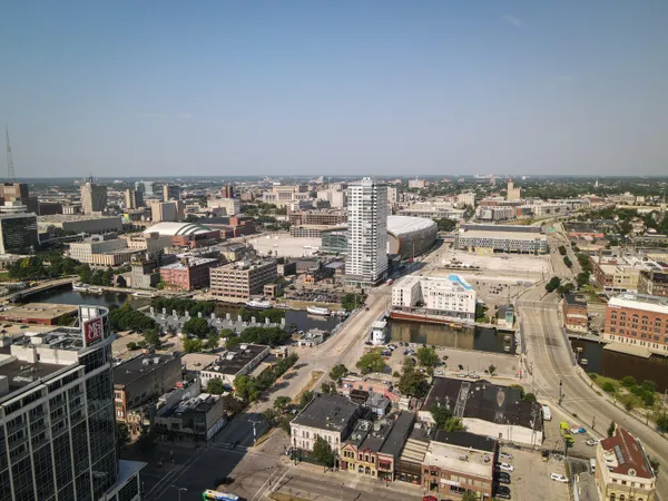 $359,900 | 270 East Highland Avenue, Unit 916, Milwaukee, WI 53202