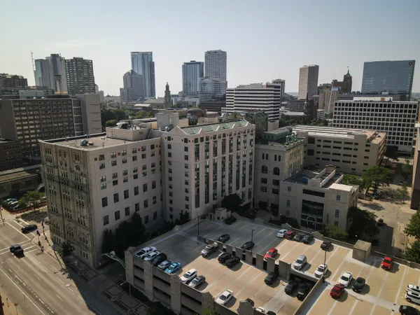 $359,900 | 270 East Highland Avenue, Unit 916, Milwaukee, WI 53202