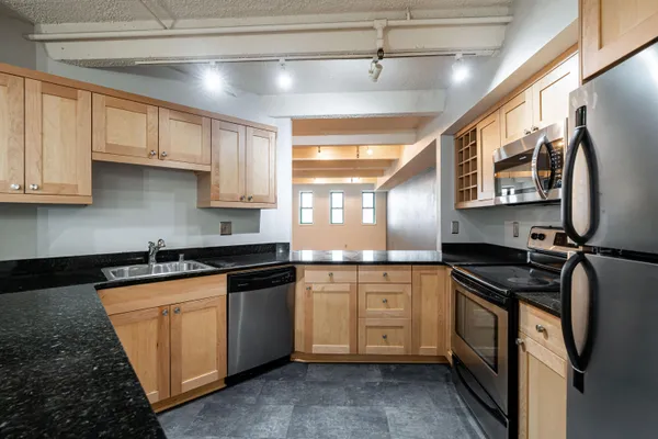 $359,900 | 270 East Highland Avenue, Unit 916, Milwaukee, WI 53202