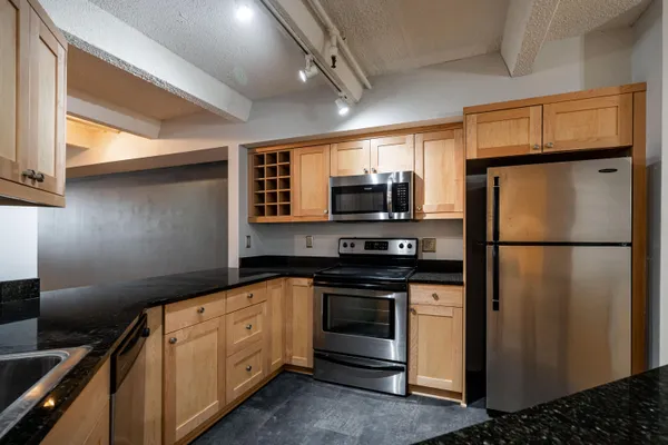 $359,900 | 270 East Highland Avenue, Unit 916, Milwaukee, WI 53202