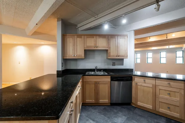 $359,900 | 270 East Highland Avenue, Unit 916, Milwaukee, WI 53202