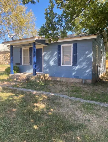 $106,000 | 225 East Reynosa Avenue, De Leon, TX 76444