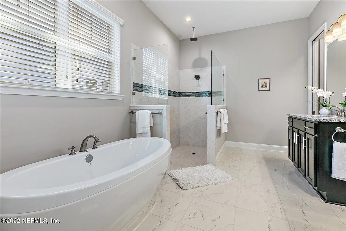 397 Glenneyre Circle St. Augustine, FL 32092 - Photo 15 of 34 Primary Bath