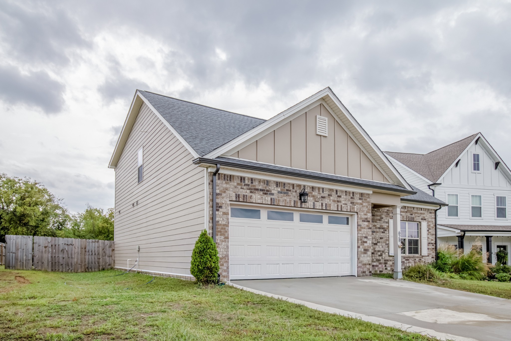 628 Bella Court Lebanon, TN 37087 - Photo 6 of 56 a front view of house with a garden