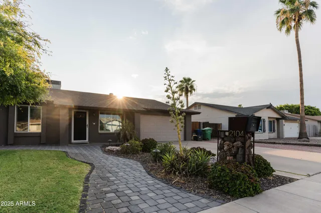 $2,900 | 2104 South Beverly, Mesa, AZ 85210