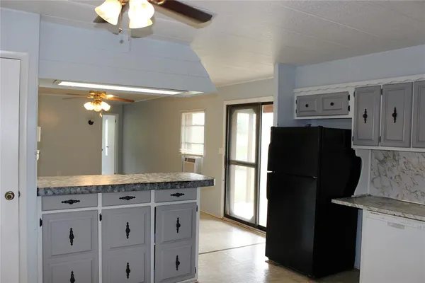 a close view of sink and tap