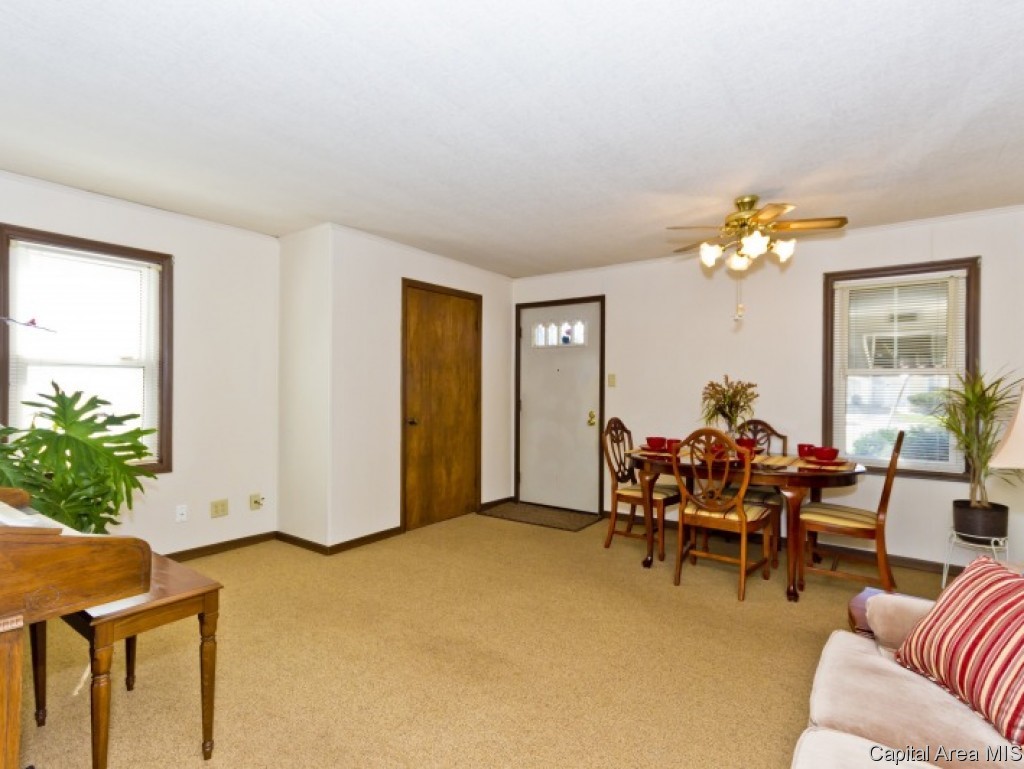 2052 North 19th Street Springfield, IL 62702 - Photo 3 of 18