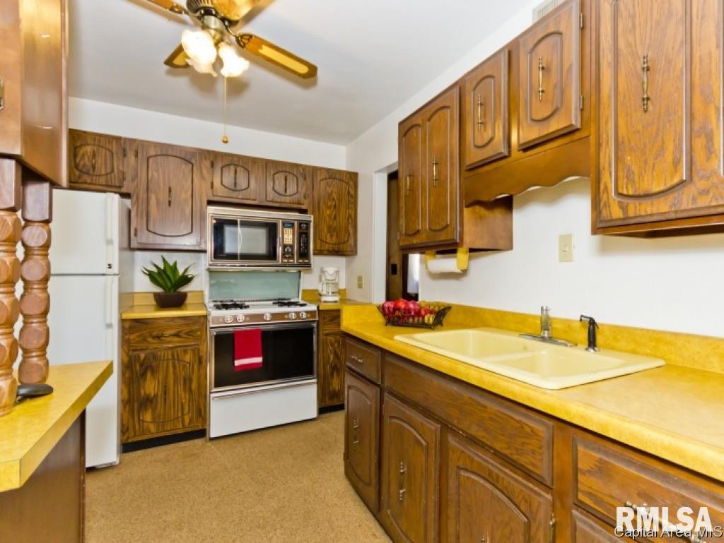2052 North 19th Street Springfield, IL 62702 - Photo 8 of 18