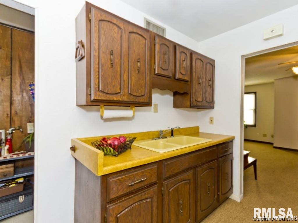 2052 North 19th Street Springfield, IL 62702 - Photo 9 of 18