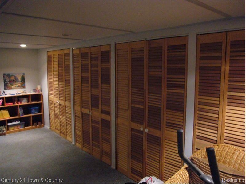 27885 Peppermill Road Farmington, MI 48331 - Photo 16 of 16 Peppermill 27885-CLOSETS