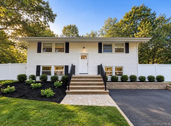 $4,450 | 26 Cabin Lane, Setauket, NY 11733