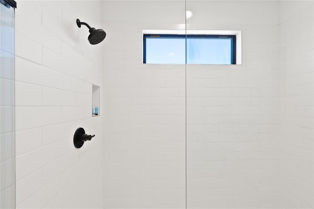 5014 Mission Avenue, Unit A Dallas, TX 75206 - Photo 11 of 26 a view of an entryway