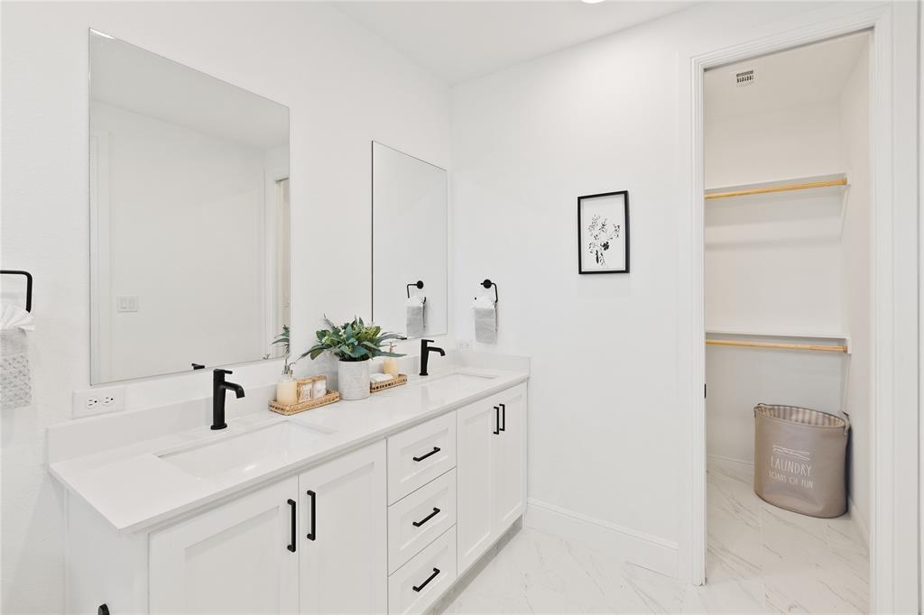 5014 Mission Avenue, Unit A Dallas, TX 75206 - Photo 12 of 26 a bathroom with a sink and a mirror