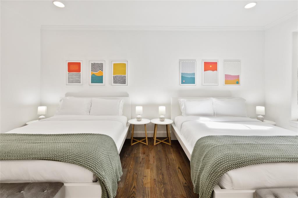 5014 Mission Avenue, Unit A Dallas, TX 75206 - Photo 23 of 26 a bedroom with a bed and a couch