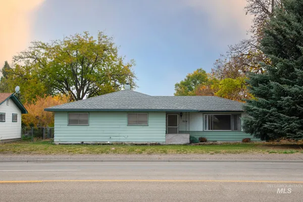 $320,000 | 324 South Whitley Drive, Fruitland, ID 83619