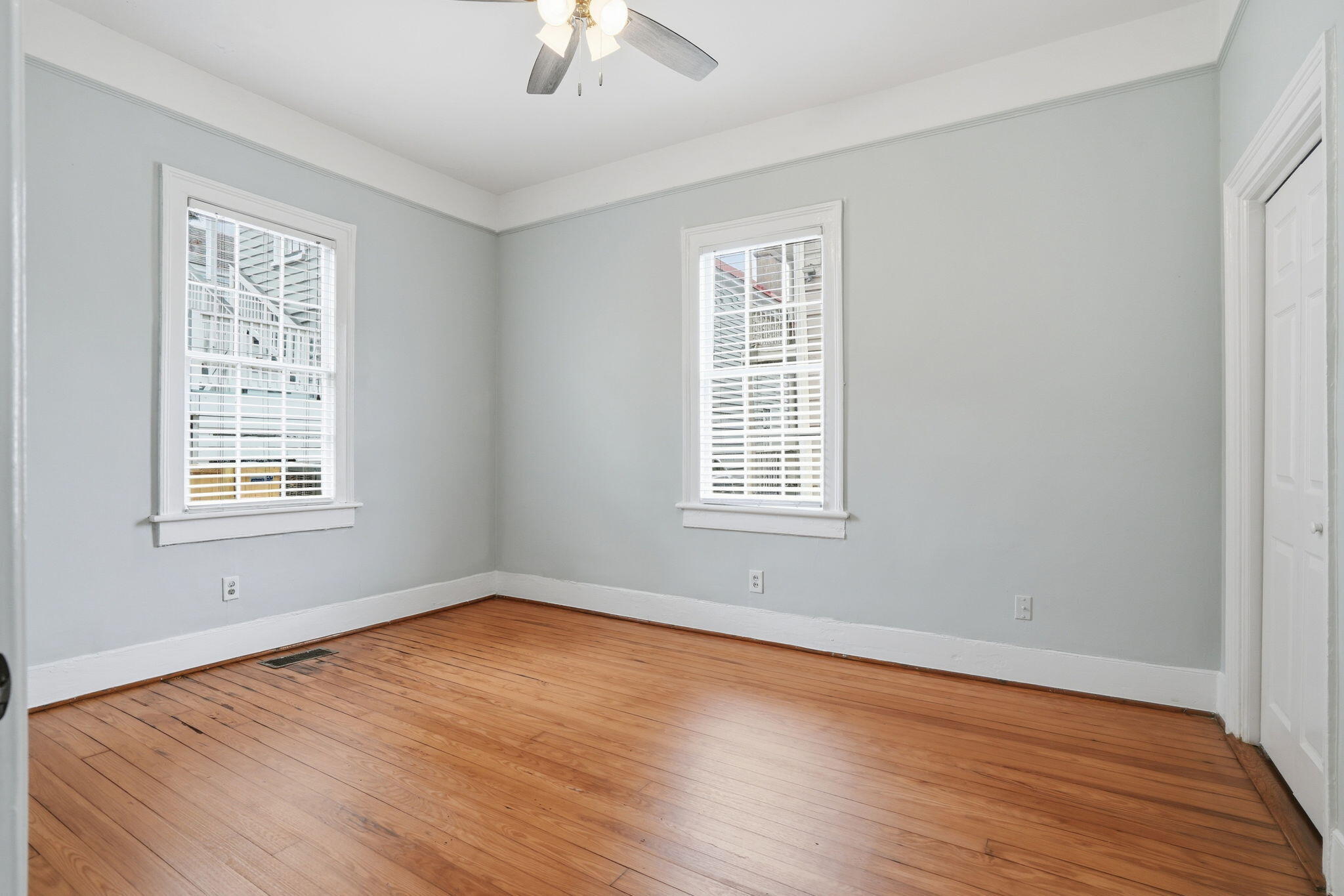 97 Smith Street Charleston, SC 29401 - Photo 7 of 33 18-web-or-mls-019_DSC06889