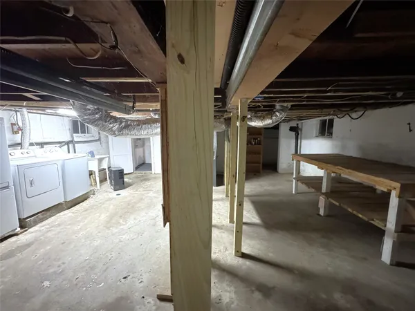 $1,600 | 33 1/2 Oak Street, Johnson City, NY 13790