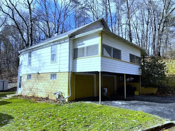 $1,600 | 33 1/2 Oak Street, Johnson City, NY 13790