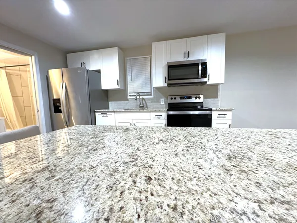 $1,600 | 33 1/2 Oak Street, Johnson City, NY 13790