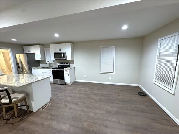 $1,600 | 33 1/2 Oak Street, Johnson City, NY 13790