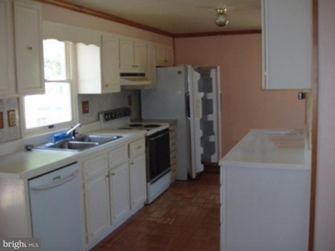 28 Walnut Grove Road Charles Town, WV 25414 - Photo 7 of 9 Kitchen