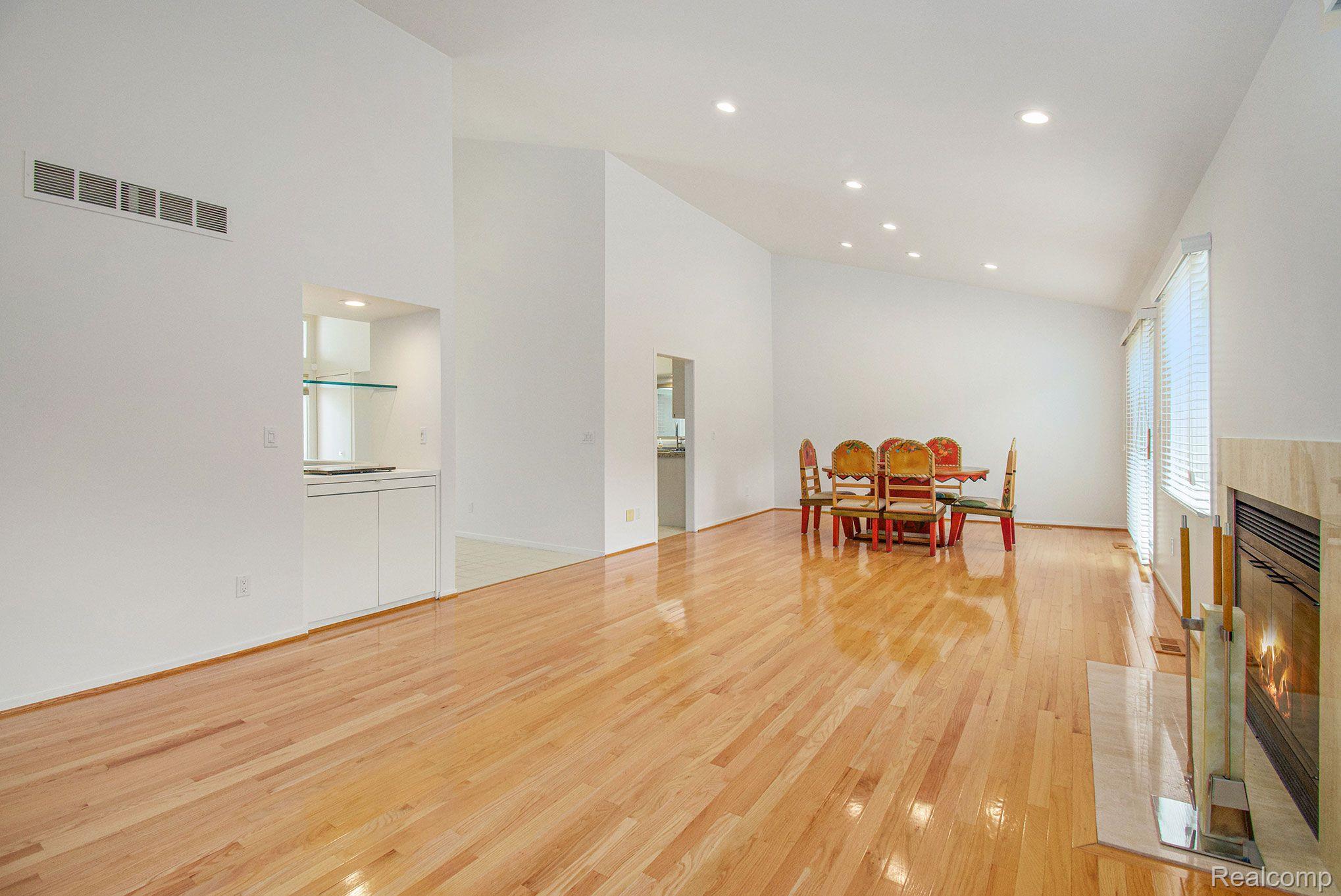 5262 Simpson Lake Road West Bloomfield, MI 48323 - Photo 7 of 39 Beautiful hardwood floors