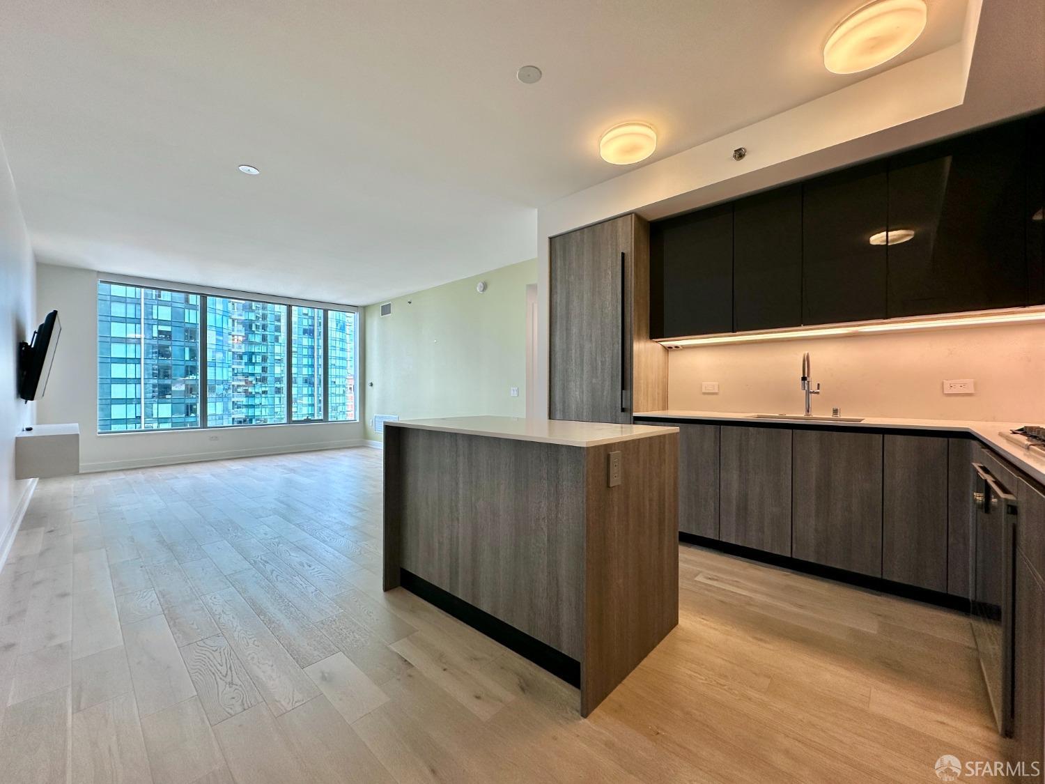 201 Folsom St Unit 15D  
