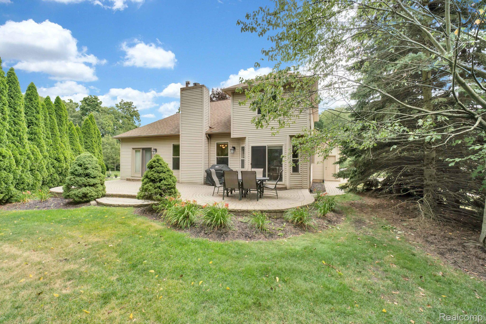 109 Chestnut Ridge Walled Lake, MI 48390 - Photo 9 of 54 Gallery Image 9