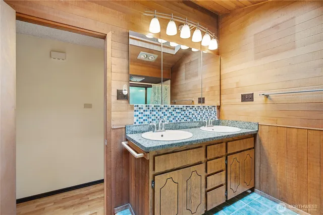 $649,950 | 19326 5th Avenue Northeast, Shoreline, WA 98155