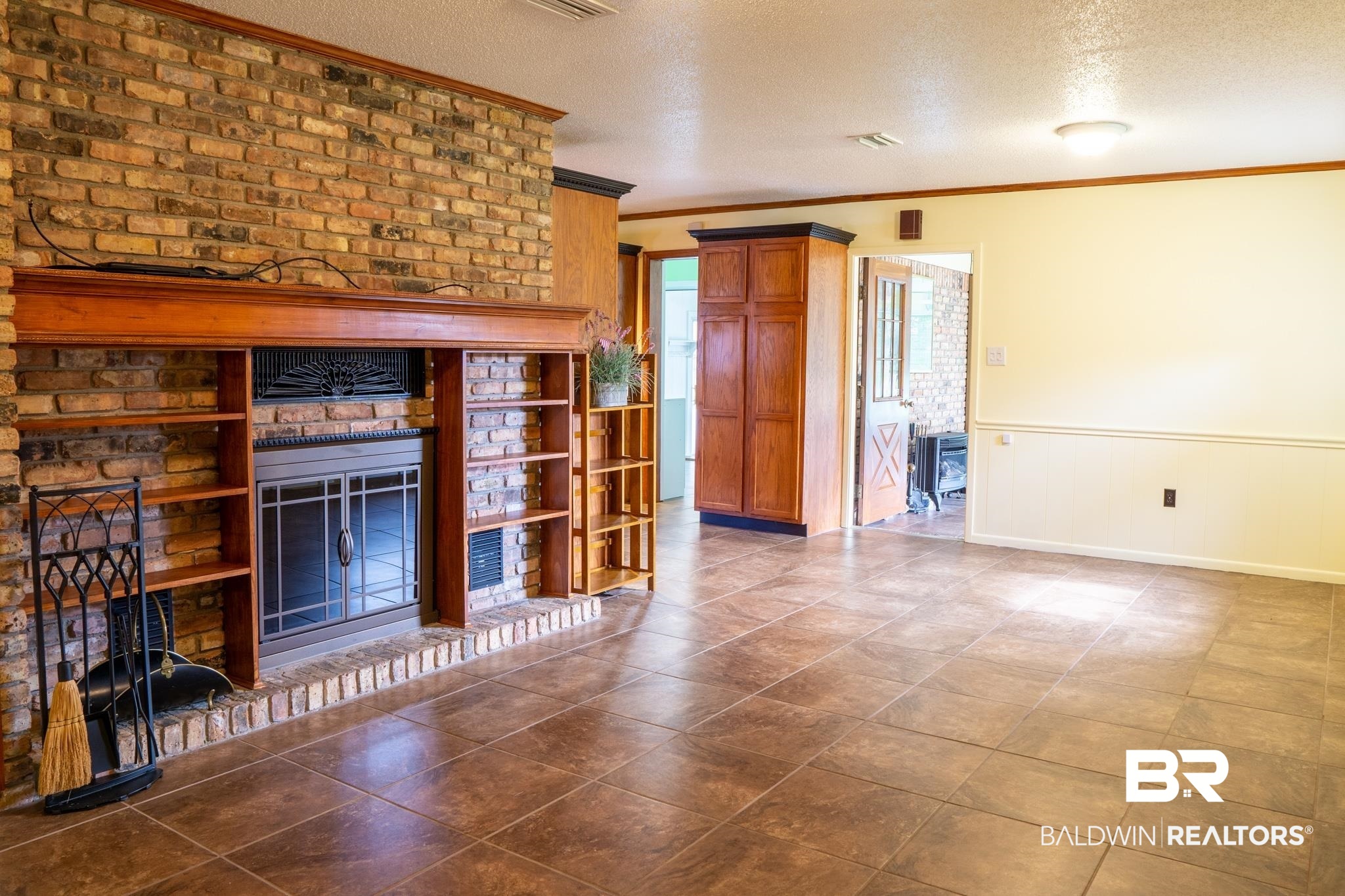 518 West Fern Avenue Foley, AL 36535 - Photo 12 of 44 Living Room