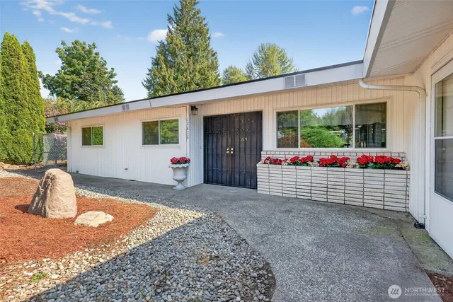 a front view of house with yard