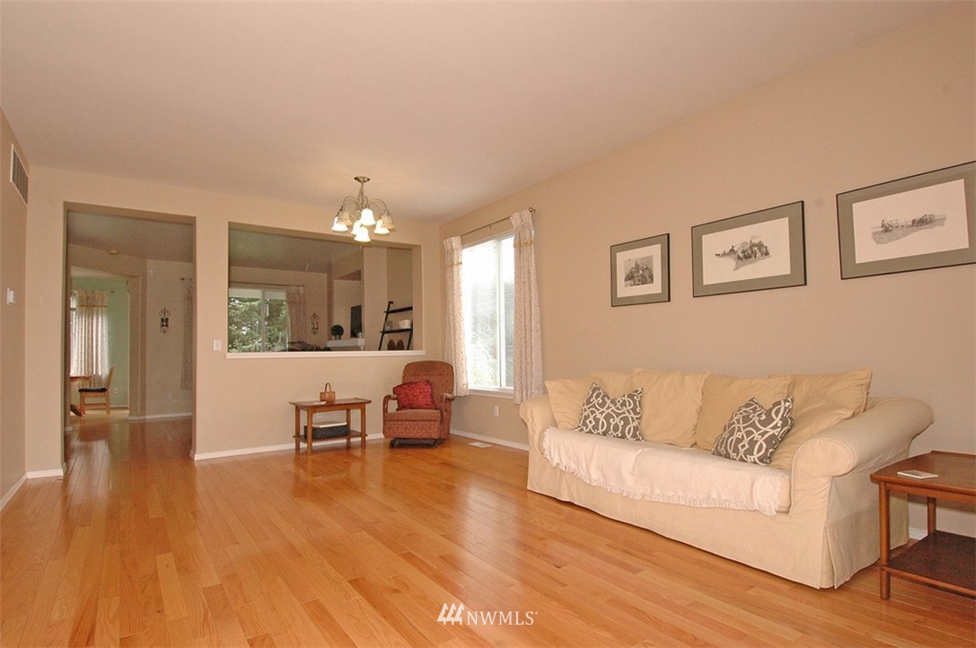 5119 Northeast 5th Street Renton, WA 98059 - Photo 6 of 20