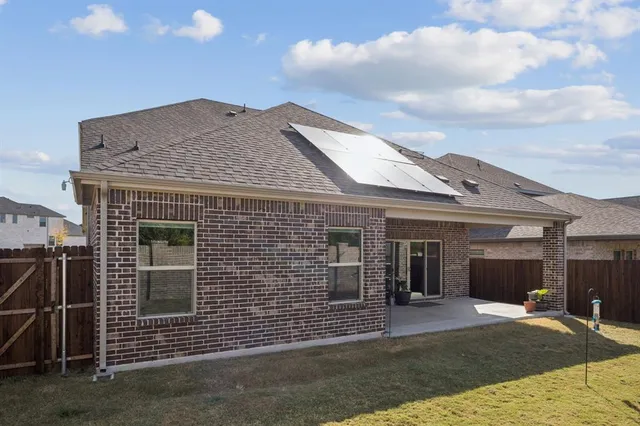 a view of a house with entertaining space
