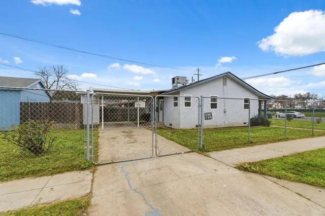 $275,000 | 103 West Alluvial Avenue, Pinedale, CA 93650