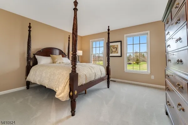 $949,999 | 11 Messenger Lane, Ringoes, NJ 08551