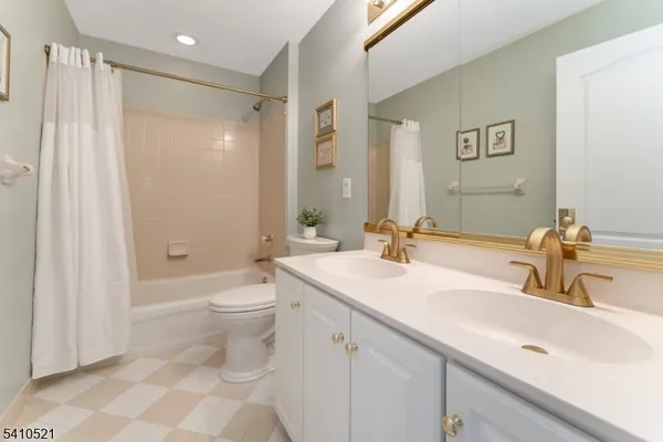 $949,999 | 11 Messenger Lane, Ringoes, NJ 08551